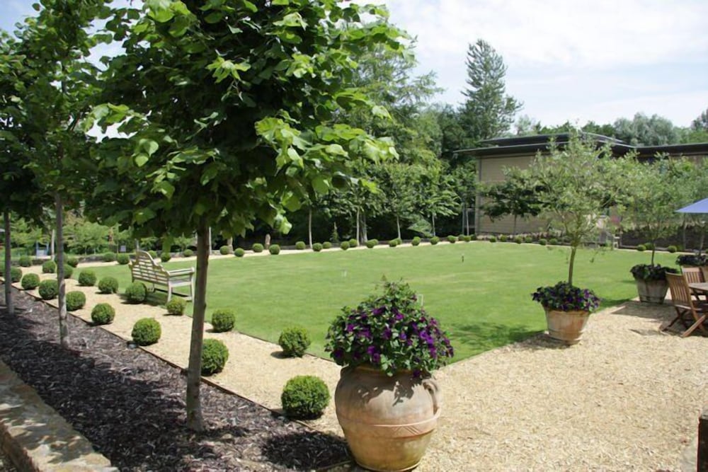 Yeovil Vacations - Lanes Hotel - Property Image 4