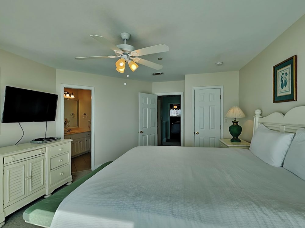 Anchor Townhome #5 by Southern Vacation Rentals view 2