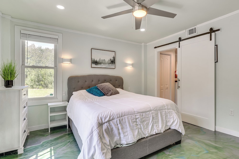 2 Mi to Lake Bastrop! Modern Lost Pines Retreat
