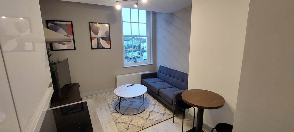 1 Bdr Modern Living in The Old Bank Hse