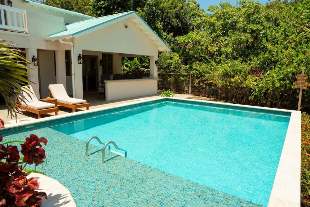 Large Oceanfront Villa With Pool Close to Village