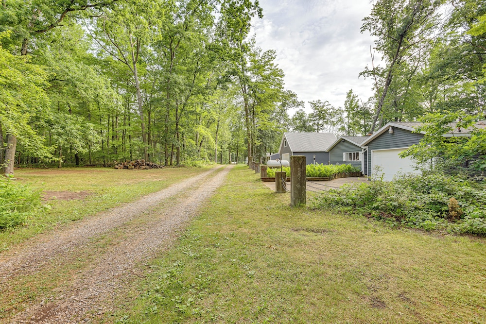 Lakefront Home w/ Deck: Central Michigan Escape!