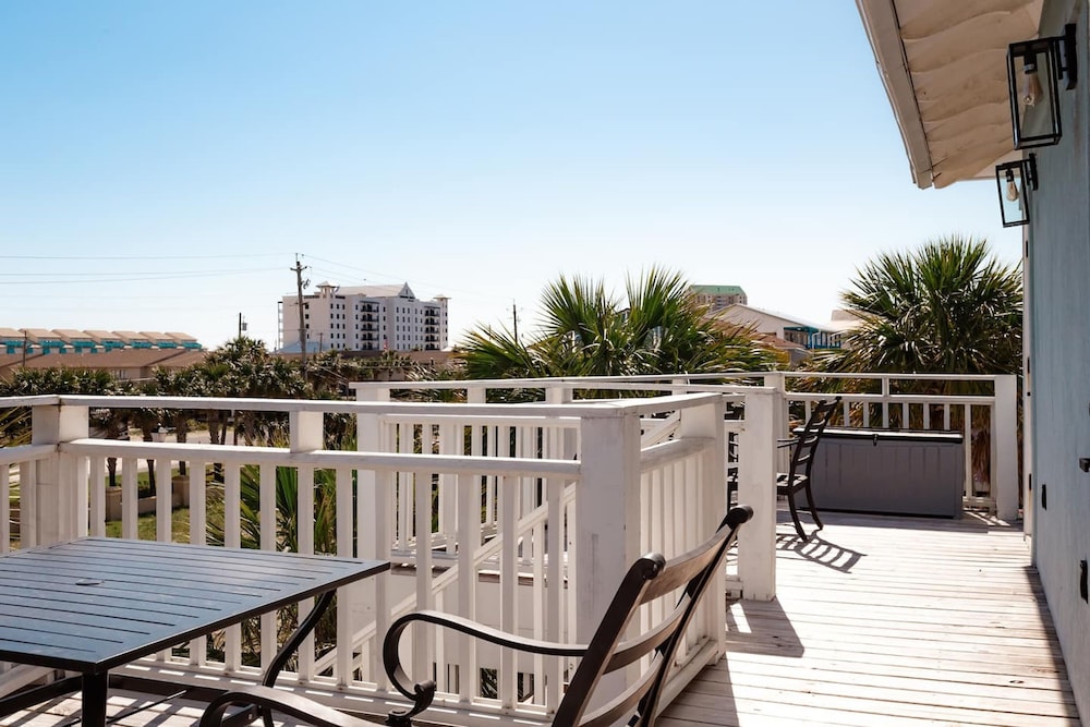 Days Like This -spacious Home Steps From the Beach