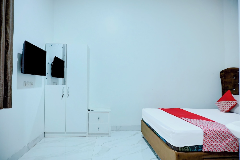 Hotel O Stasiun Cirebon Kejaksan Near Alun Alun Cirebon Formerly Family Homestay