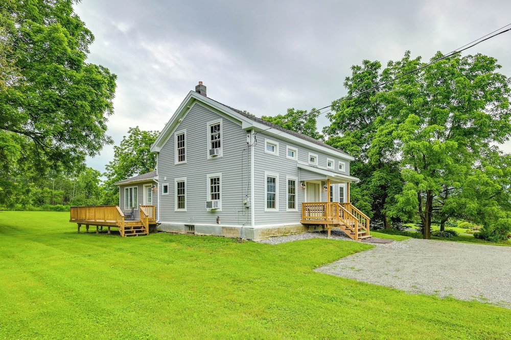 Mountain & Sunset Views: Upstate Family Home