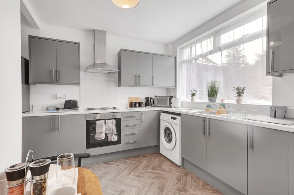 3 Bedroom House With Free Parking