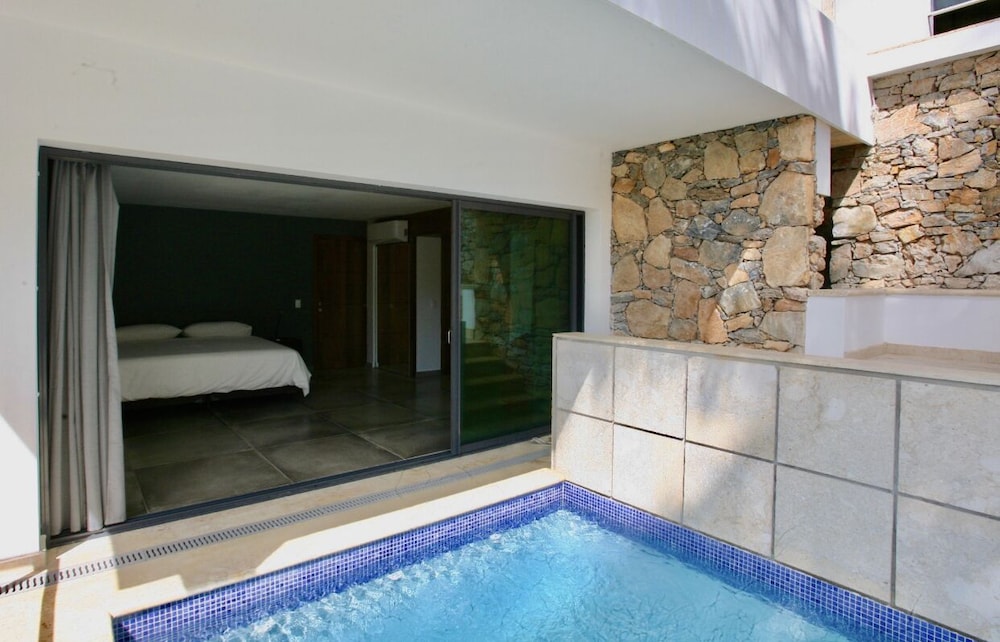 Modern 7 Bedrooms Villa on Private Beach Access view 2