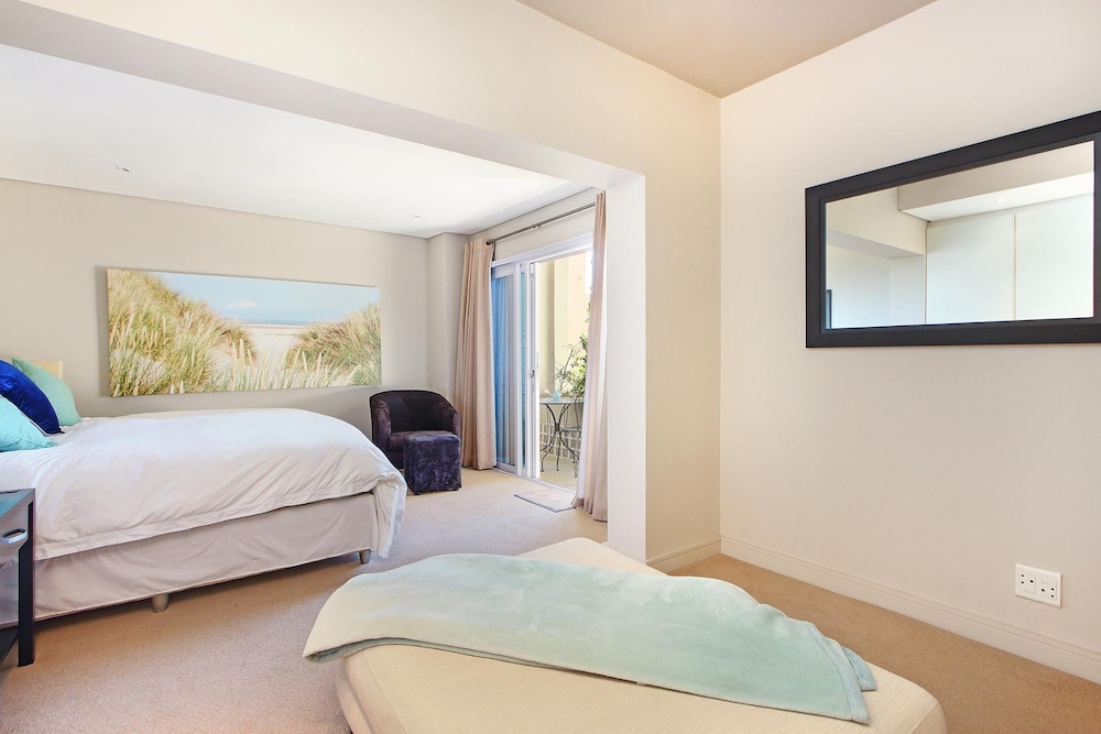 Spacious 3bed Apt Overlooking Cape Town Panova