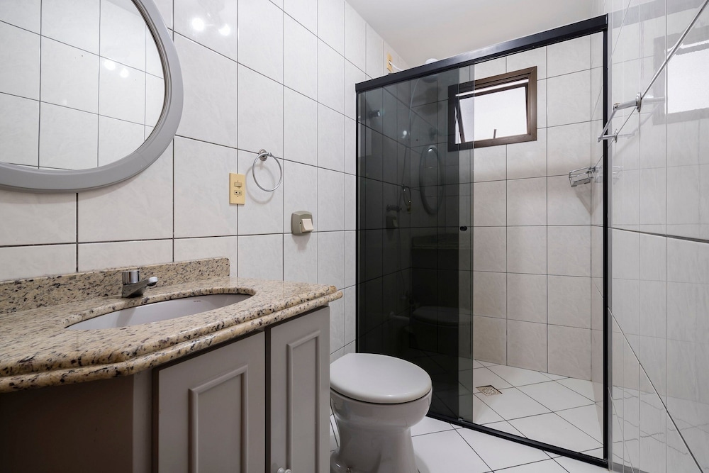 Apartment w Balcony 250m From Praia Central Erj101