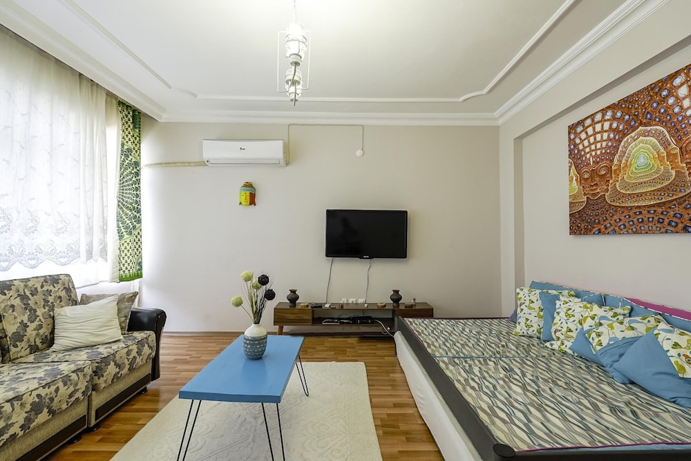 Cozy Flat w Balcony 10 min to Beach in Antalya