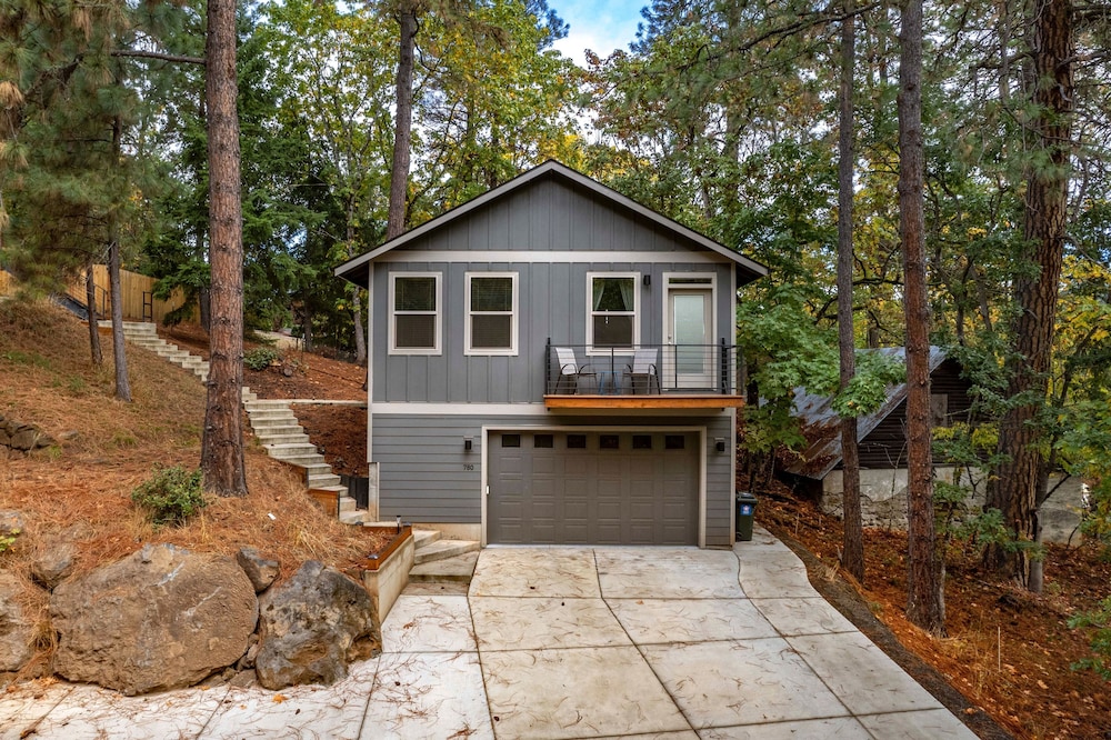 Evergreen Retreat Ab 30 Night Minimum 4 Bedroom Home