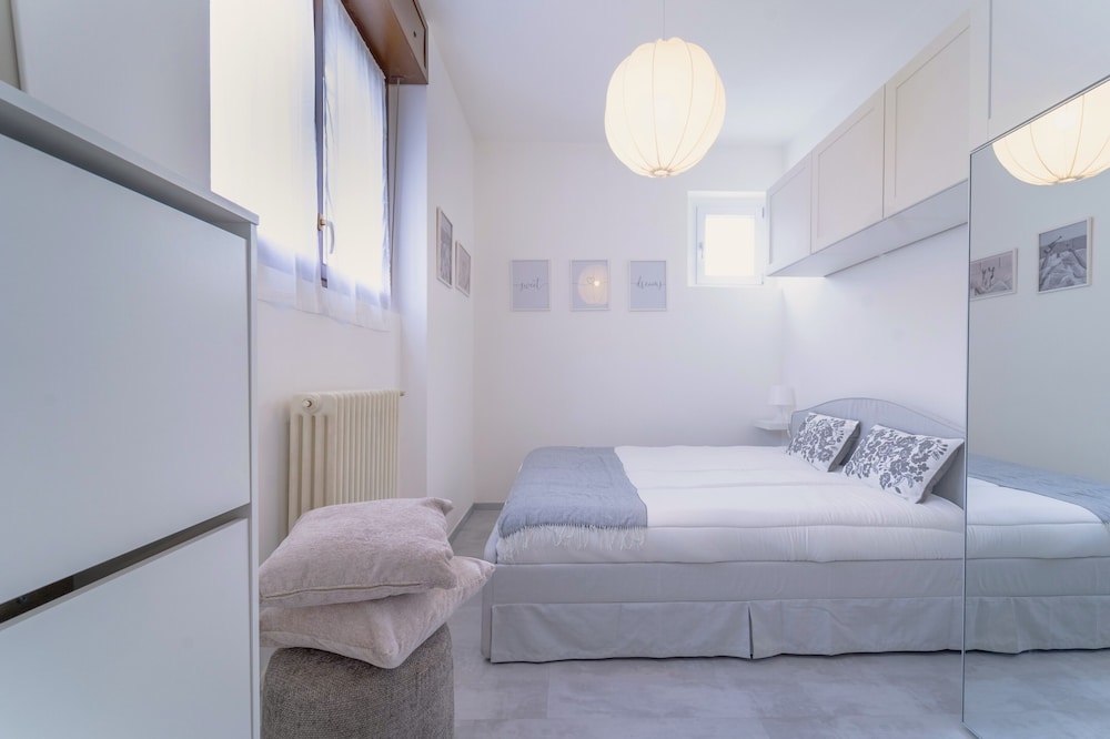 Tosi lovely Flat