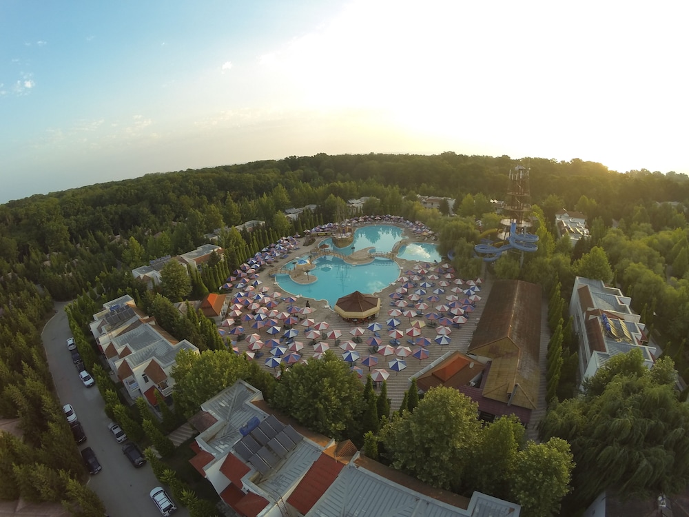 Atlant Holiday Village