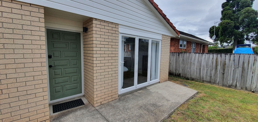Cheerful 3BR Home - Free WiFi & Netflix view 2