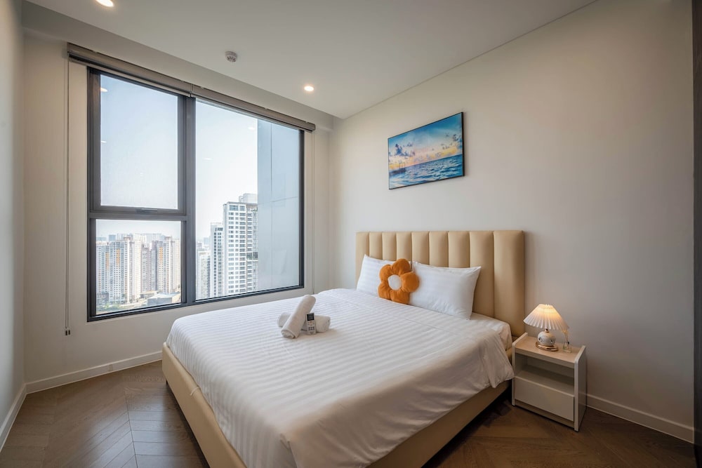 The Lumiere Luxury Citypoint ANGIA