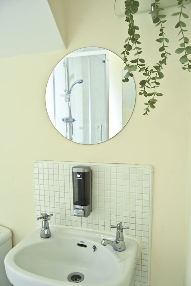 Warrington Suites by Relax Stays
