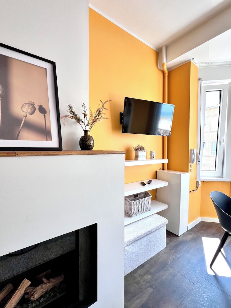 Beachfront & Sea View Sleeps 6