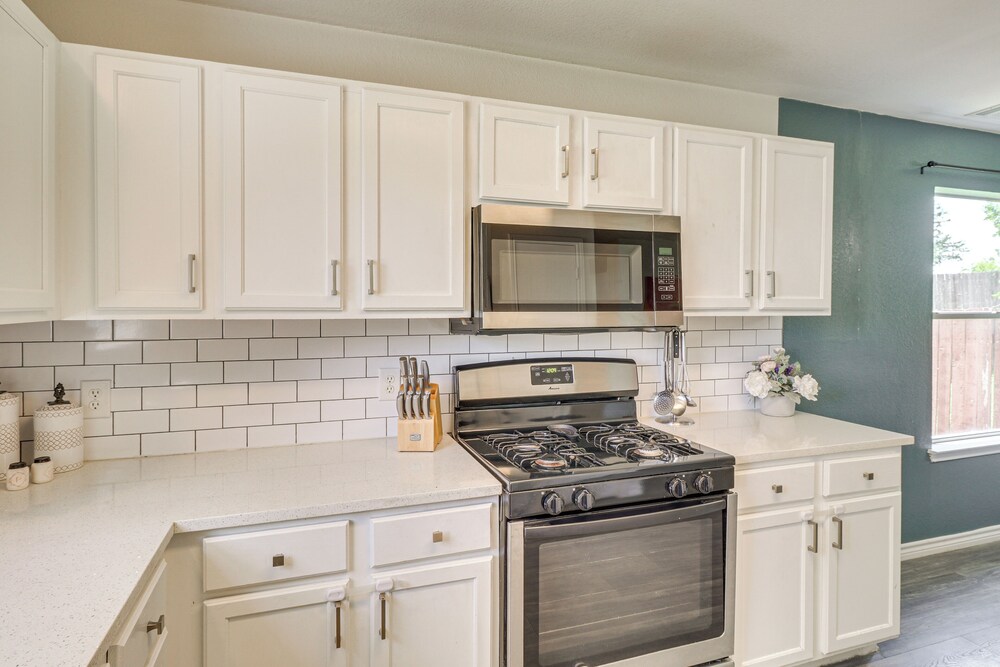 17 Mi to Dtwn Austin: Family Home w/ Patio!