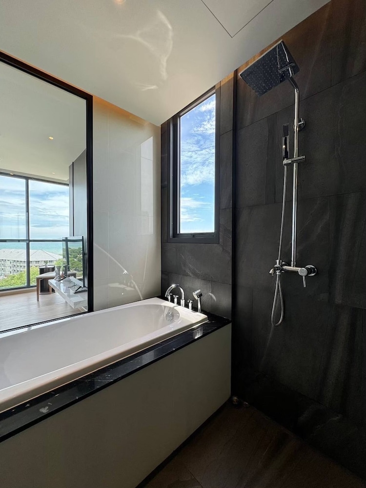 Sea View 2 Bed Room Luxury - Perfect Location