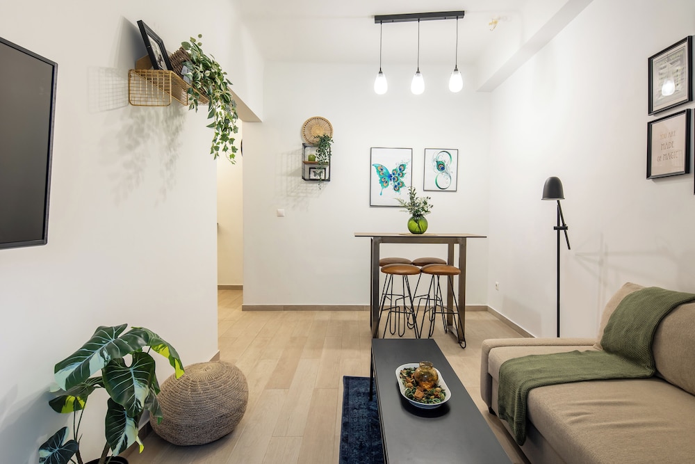 Zappa 2-BR Apt With Terrace in Athens