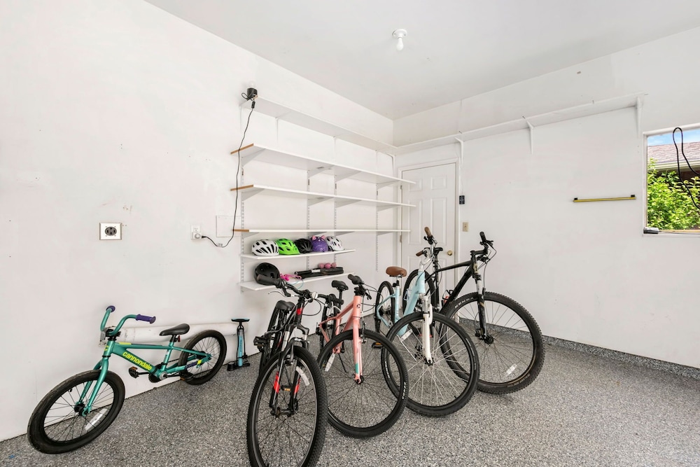 The Foundry Escape - Hot Tub, Bikes & Game Room
