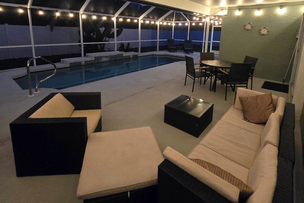 3 Mi to Manasota Key: Stylish Single-story Home!