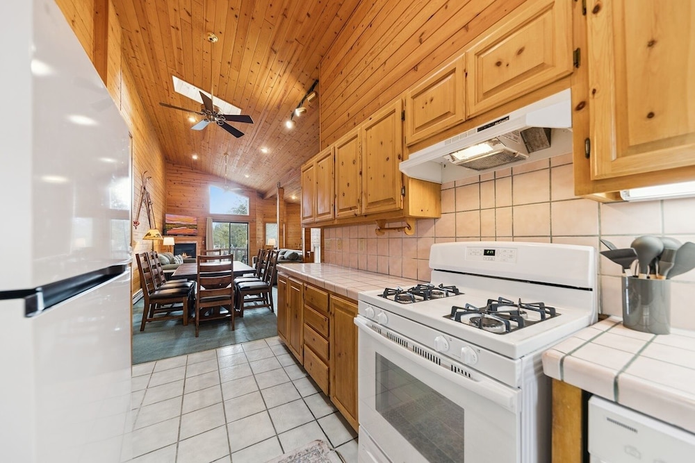 589 Danube Drive 3 Bedroom Condo