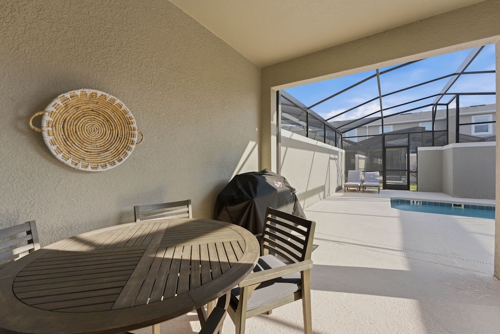 Chic 4BR Disney Retreat With Pool Mickey Rooms