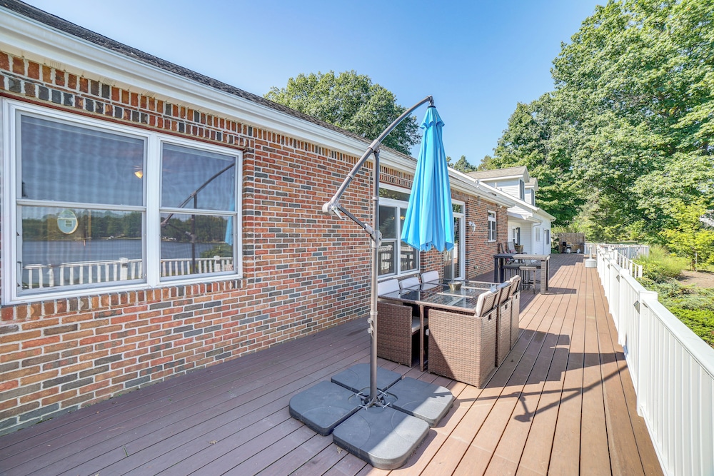 Live Large on Saddle Lake! Family Home w/ Dock