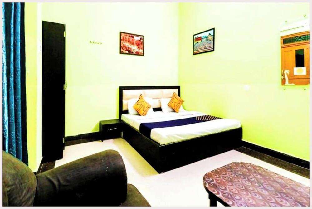 Hotel HR Kashi Viswanath Temple