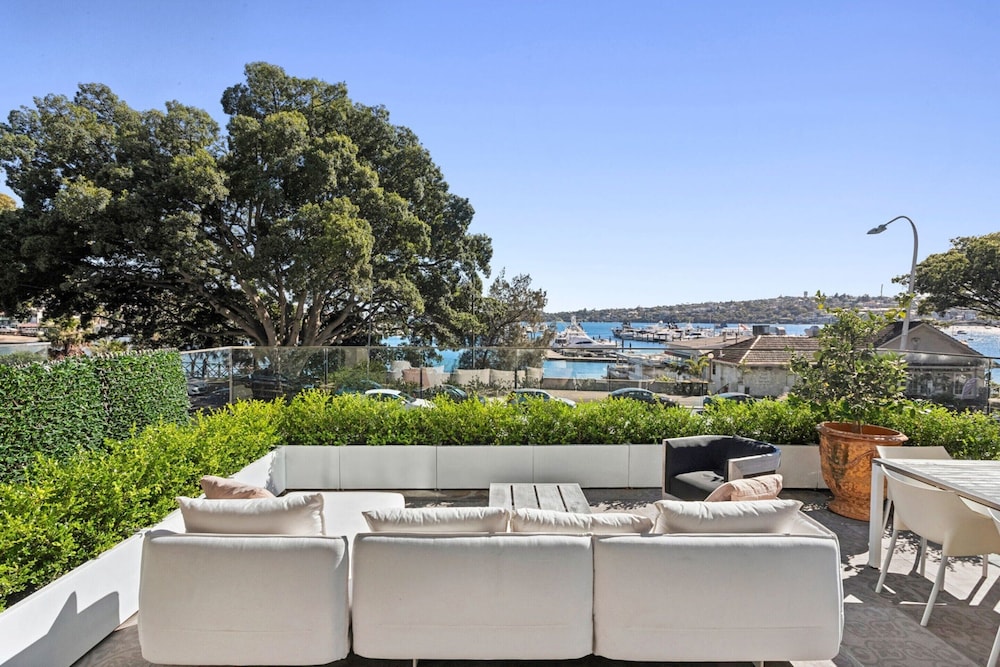 Superb 2-bed Apartment Facing Rose Bay Marina