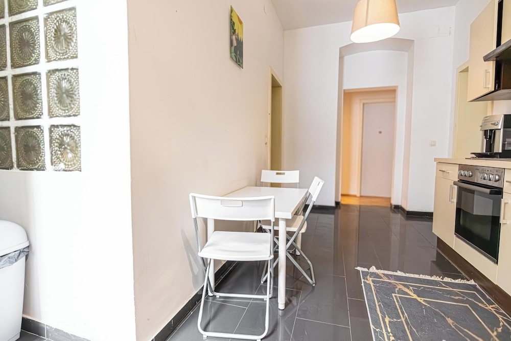 Cozy 4BR Apt Garden Close to Danube