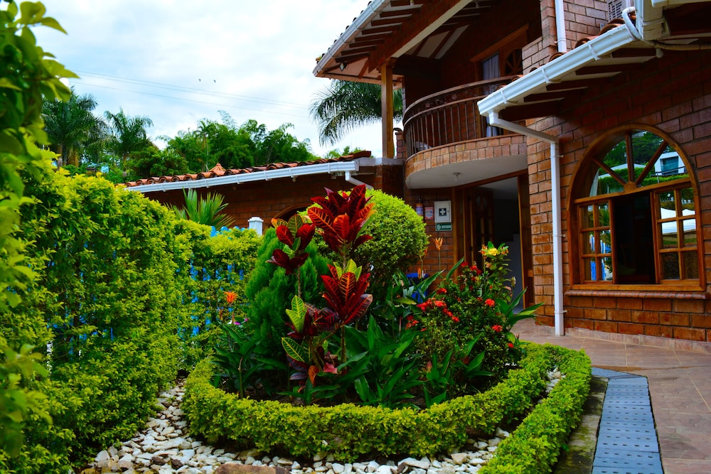 Hostal Valle De Las Camelias