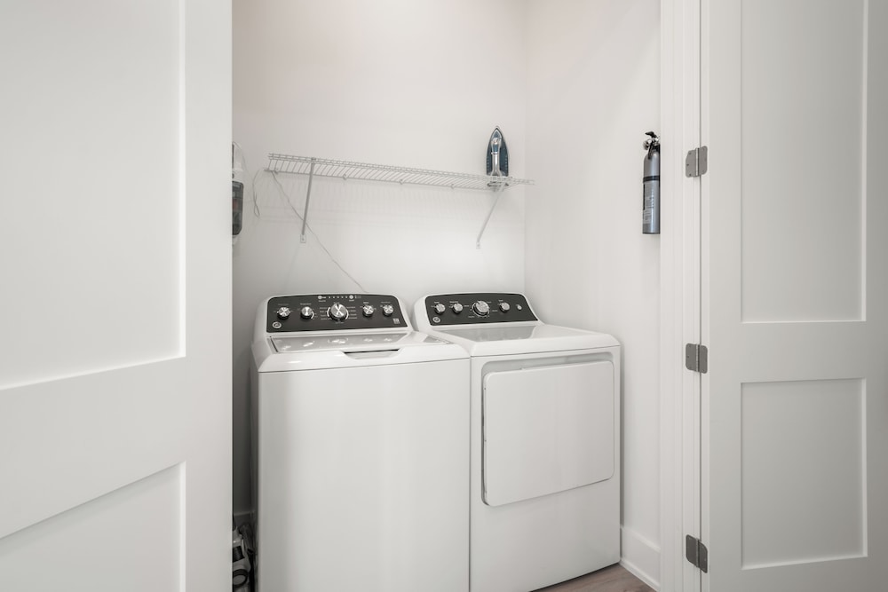 Serenity Shore 305 SOU