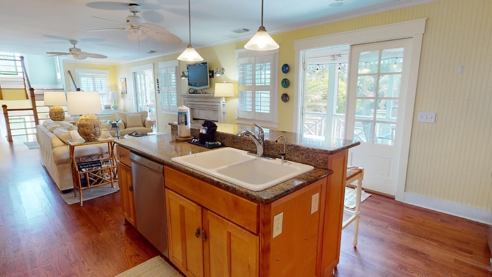 Thirst N' Howl by Tybee Vacation Rentals
