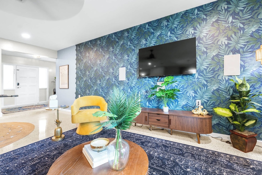 Bay Crest House Stay for 10!