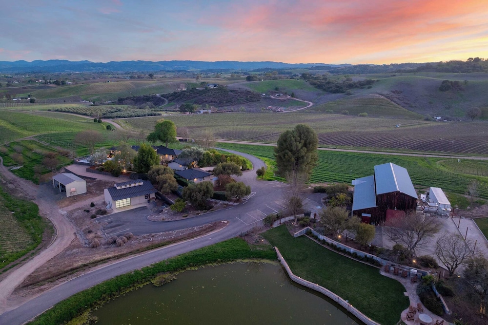 Wine Country Estate w/ Pool, Hot Tub The Residence at Truss Wines by Avantstay