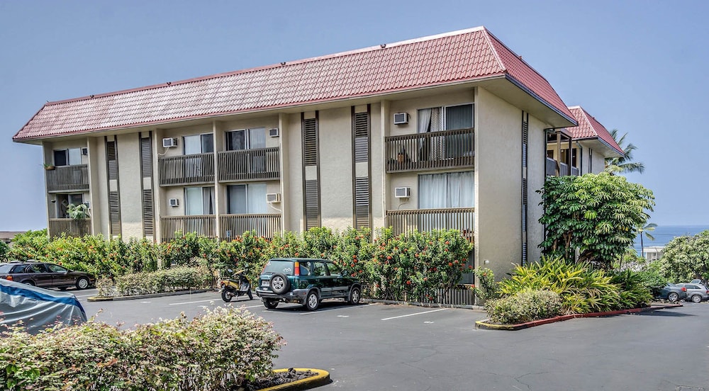 Kona Mansions Ocean Views & Amenities! view 4