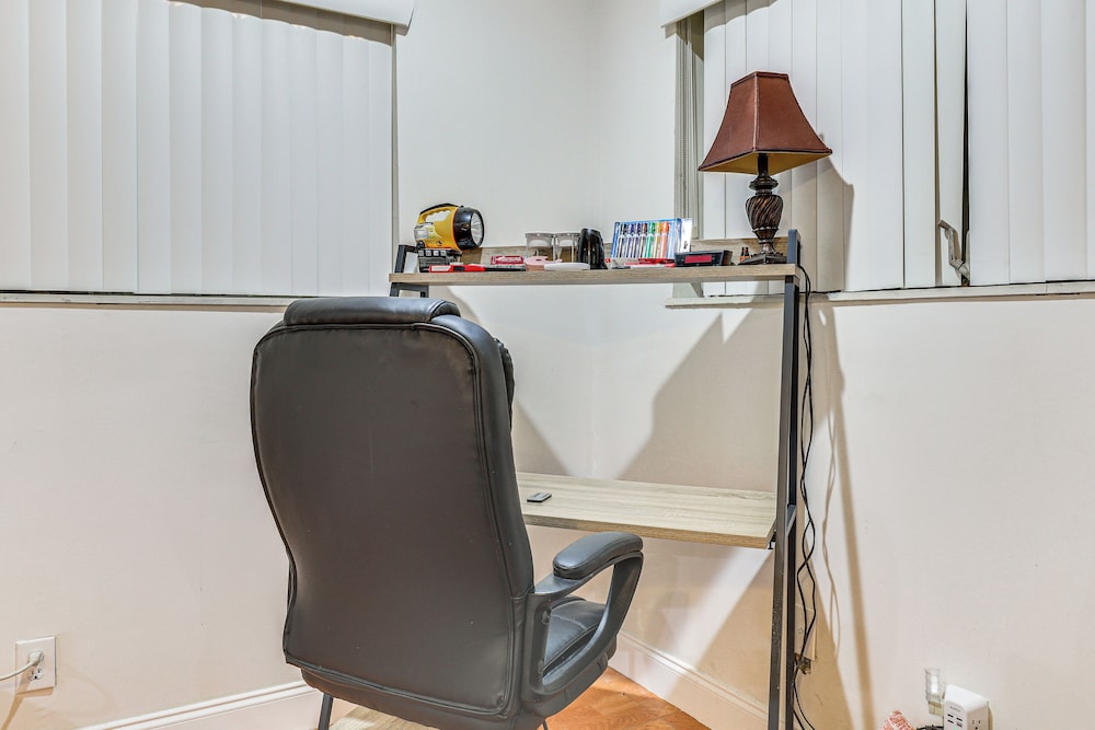 3 Mi to Hard Rock Stadium: Cozy Home w/ Patio
