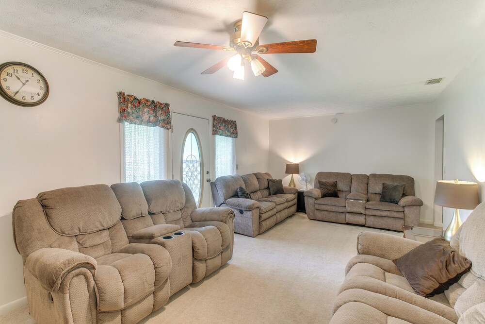 Cozy Waycross House w/ Yard & Screened Patio! view 3