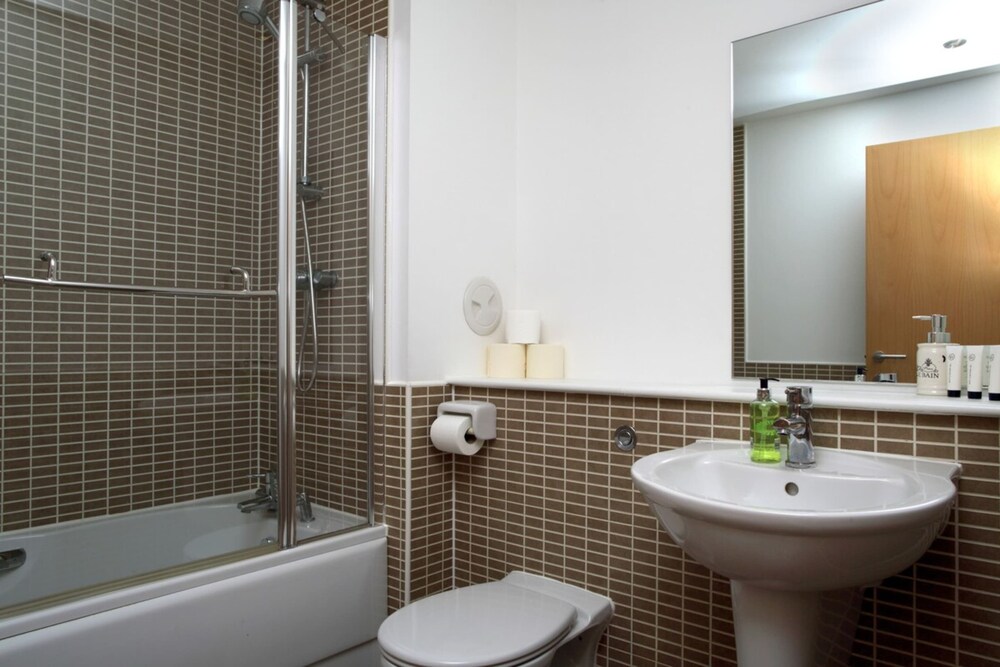 Modern Apartment in Leith With Sea Views view 2