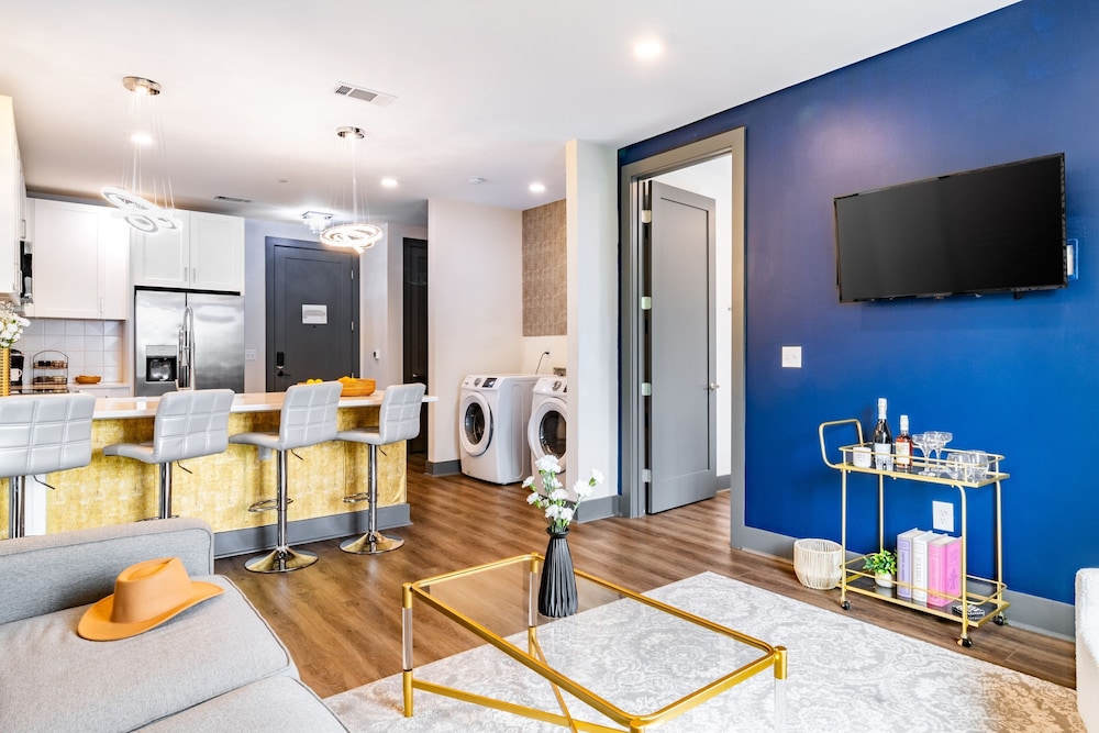 Lindsley by Avantstay Balcony Modern Design A Downtown Location