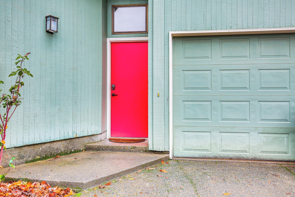 2 Mi to University of Oregon: Pet-friendly Abode