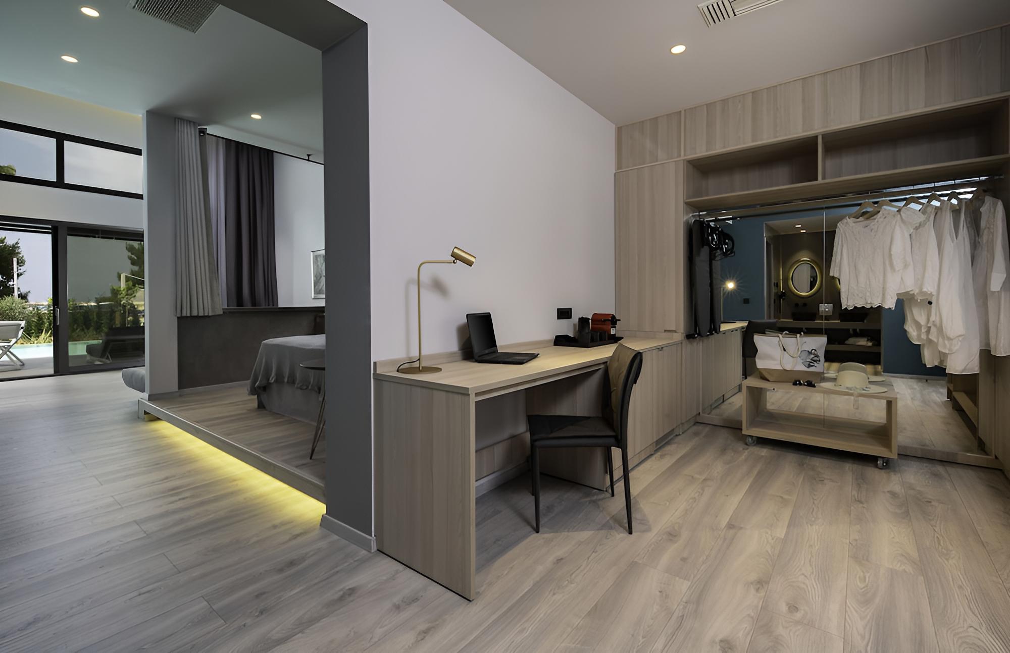 Lagomandra Beach Hotel