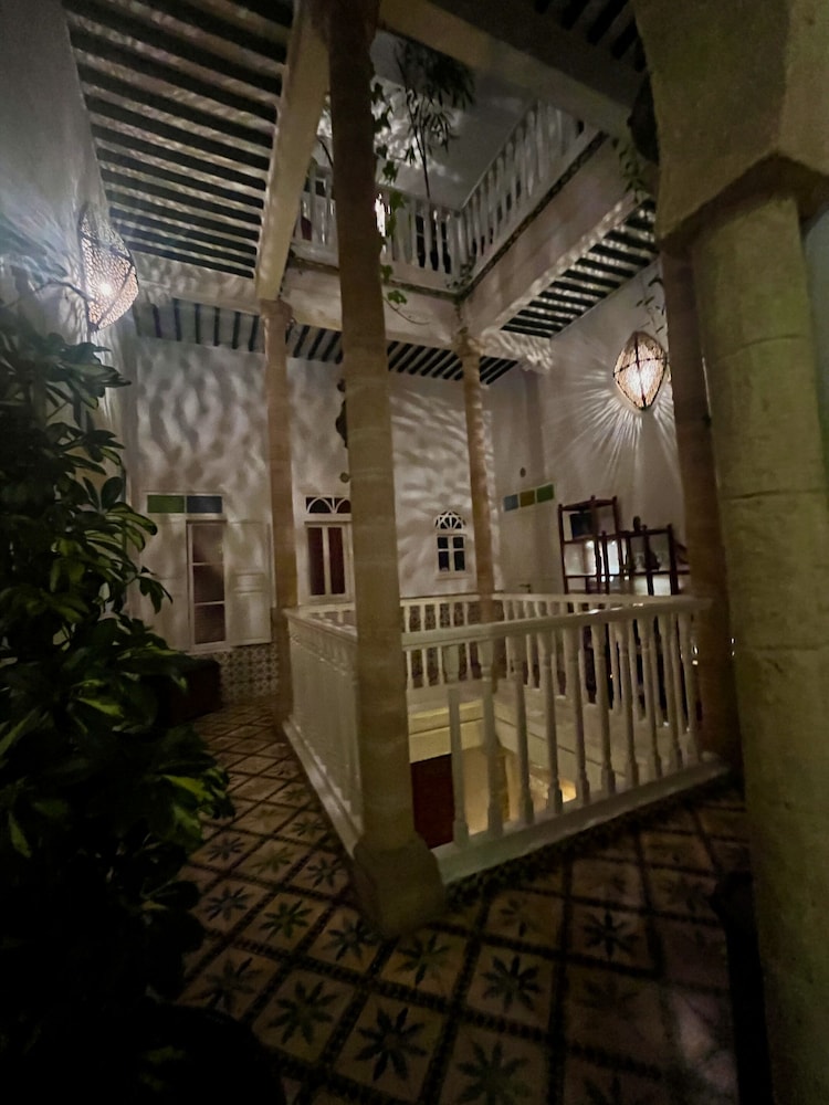 RIAD MALAÏKA