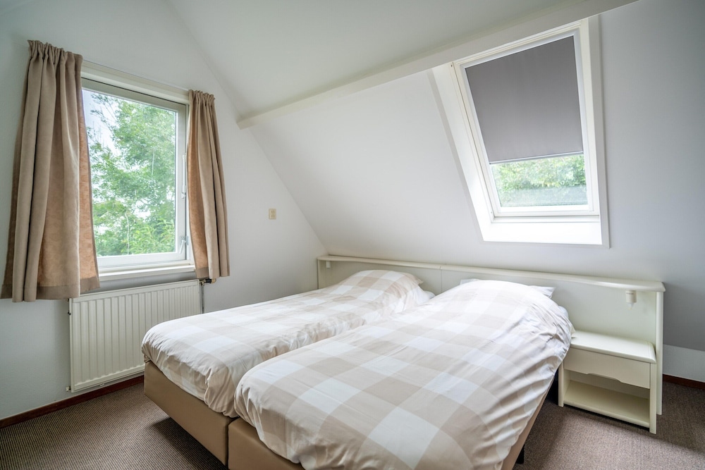 Tastefully and Modernly Furnished 5-person Bungalow