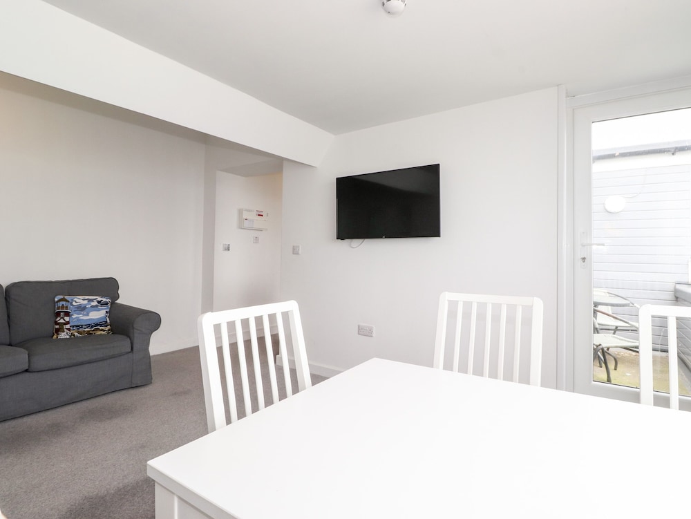 8 Seaview @ Bridlington Bay