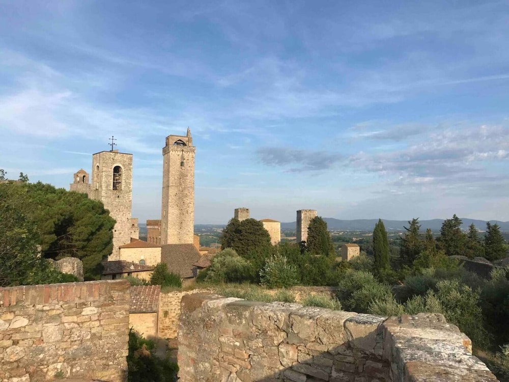 Stylish Luxury Loft Sleeps 4 San Gimignano Tuscany photo 5