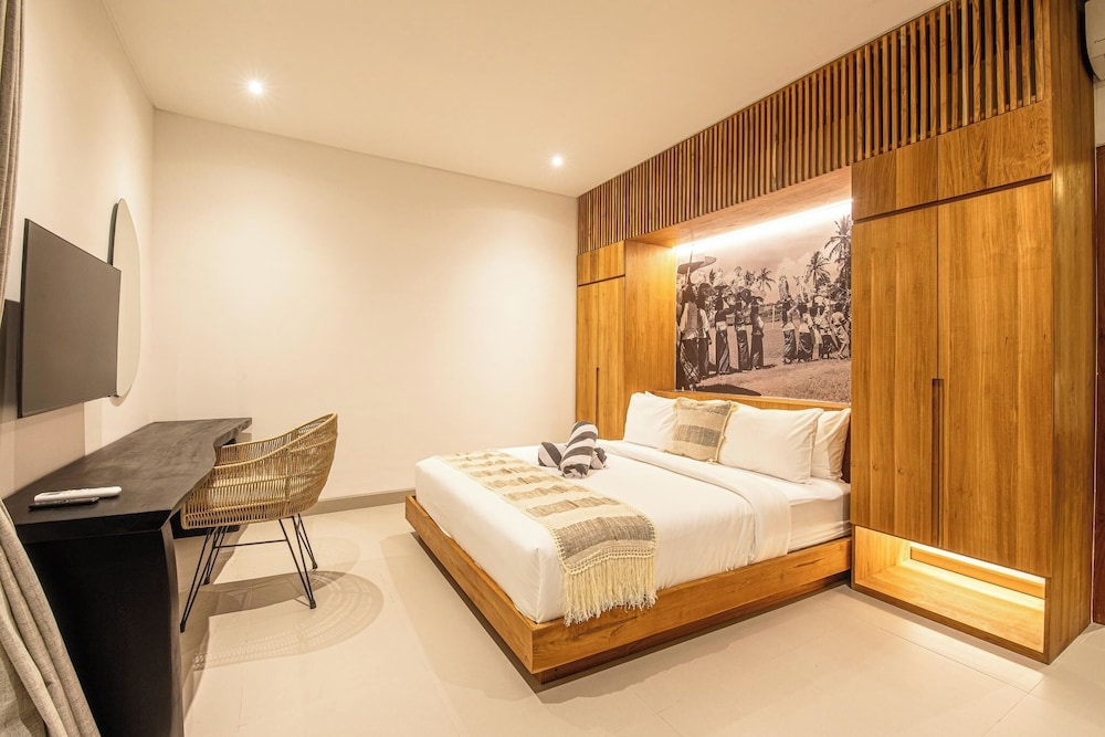 Stunning 6BR Canggu Villa 400m From the Beach