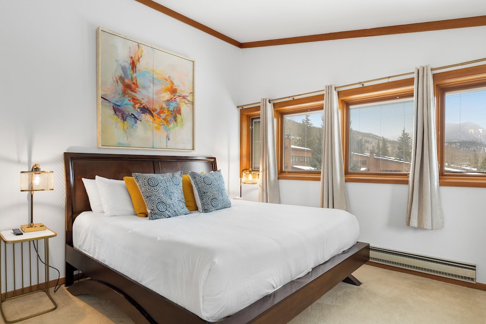 Tennis Townhome #1327 : 2, 225